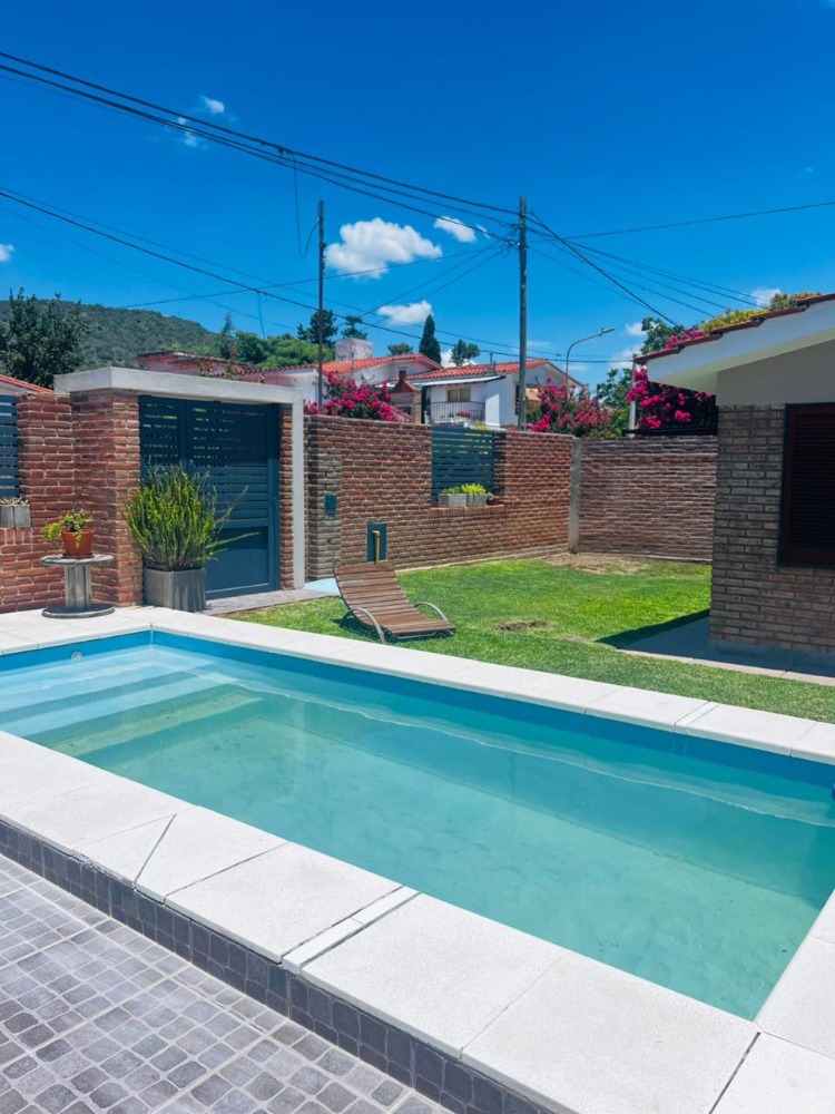 CASA 2 DORM CON PILETA