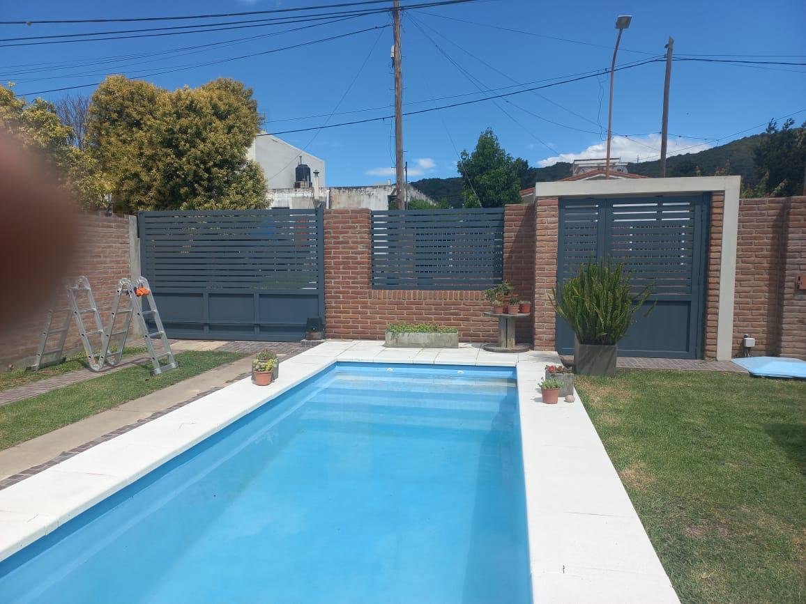 CASA CON PILETA