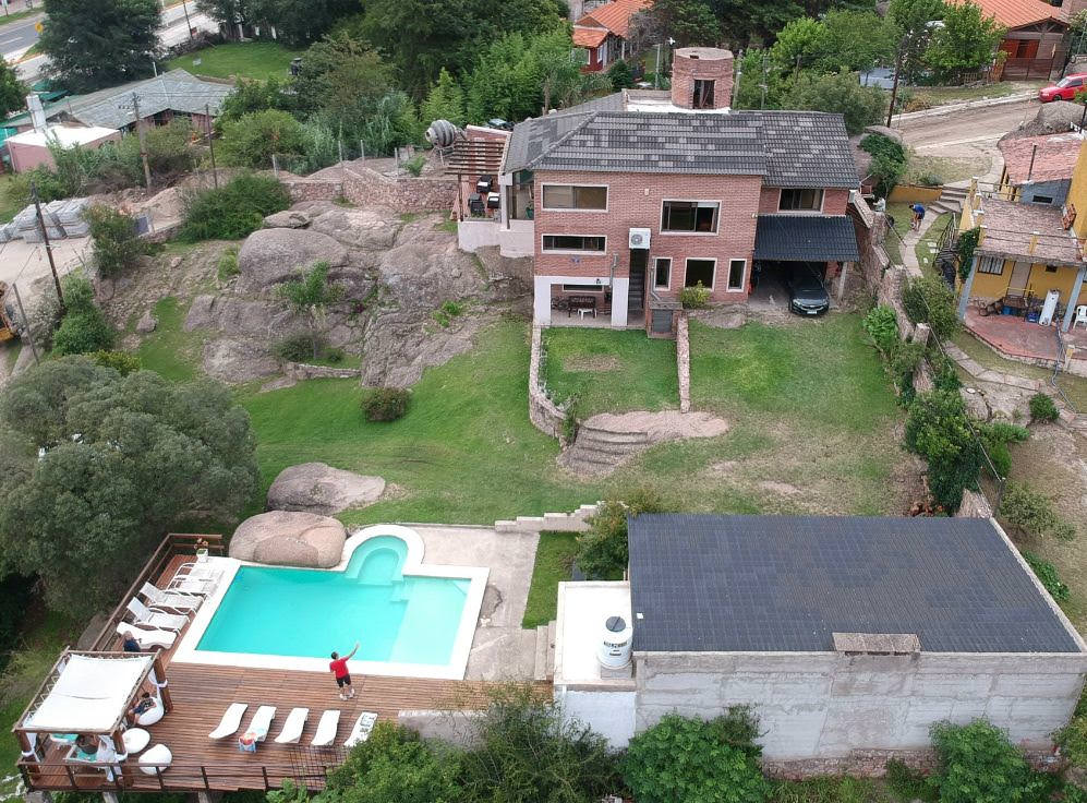 EXCELENTE PROPIEDAD CON VISTA, GRAN PARQUE Y PILETA !!