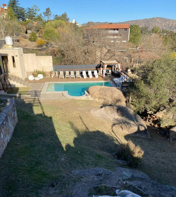 EXCELENTE PROPIEDAD CON VISTA, GRAN PARQUE Y PILETA !!