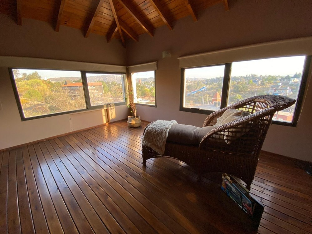 EXCELENTE PROPIEDAD CON VISTA, GRAN PARQUE Y PILETA !!