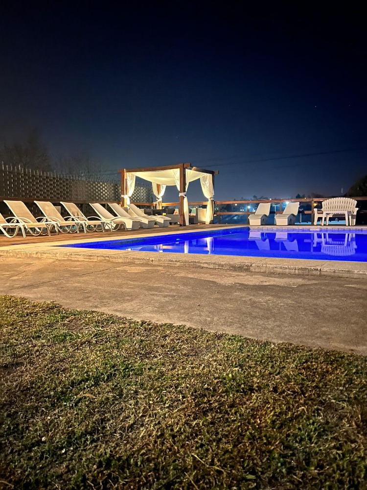 EXCELENTE PROPIEDAD CON VISTA, GRAN PARQUE Y PILETA !!