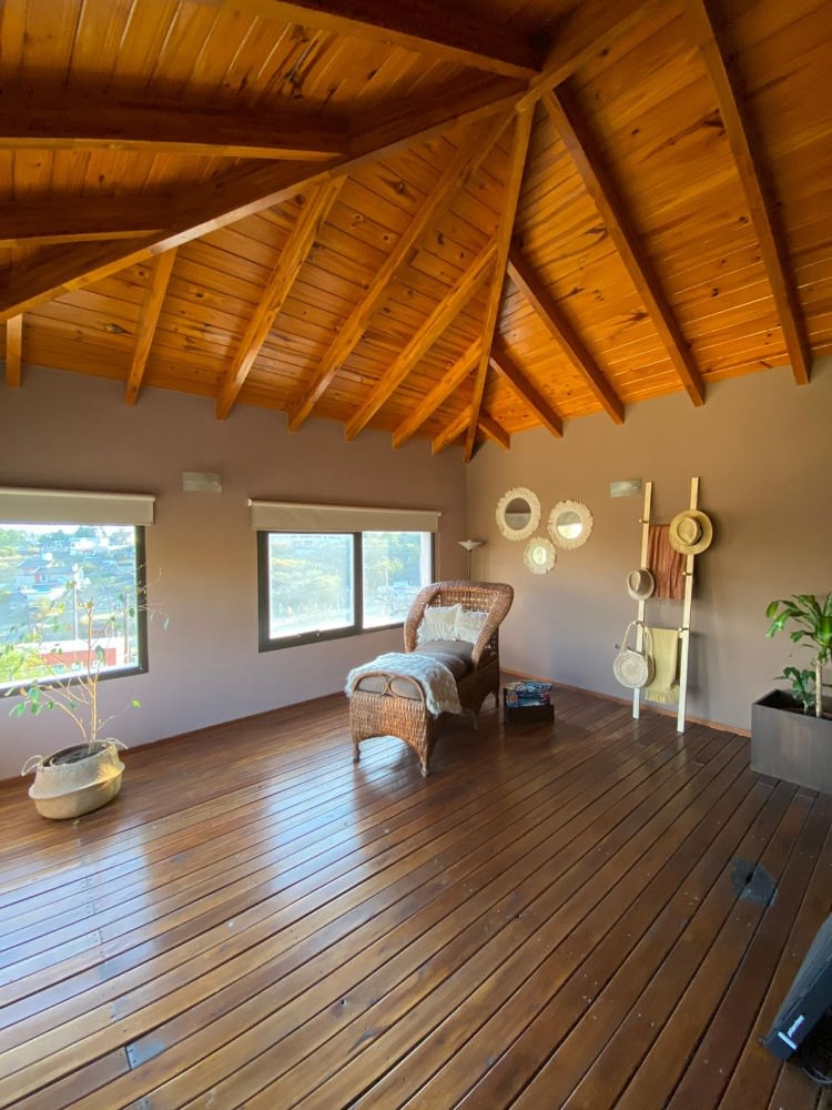 EXCELENTE PROPIEDAD CON VISTA, GRAN PARQUE Y PILETA !!
