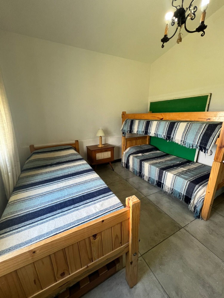 CASA CON PILETA EN COSTA AZUL