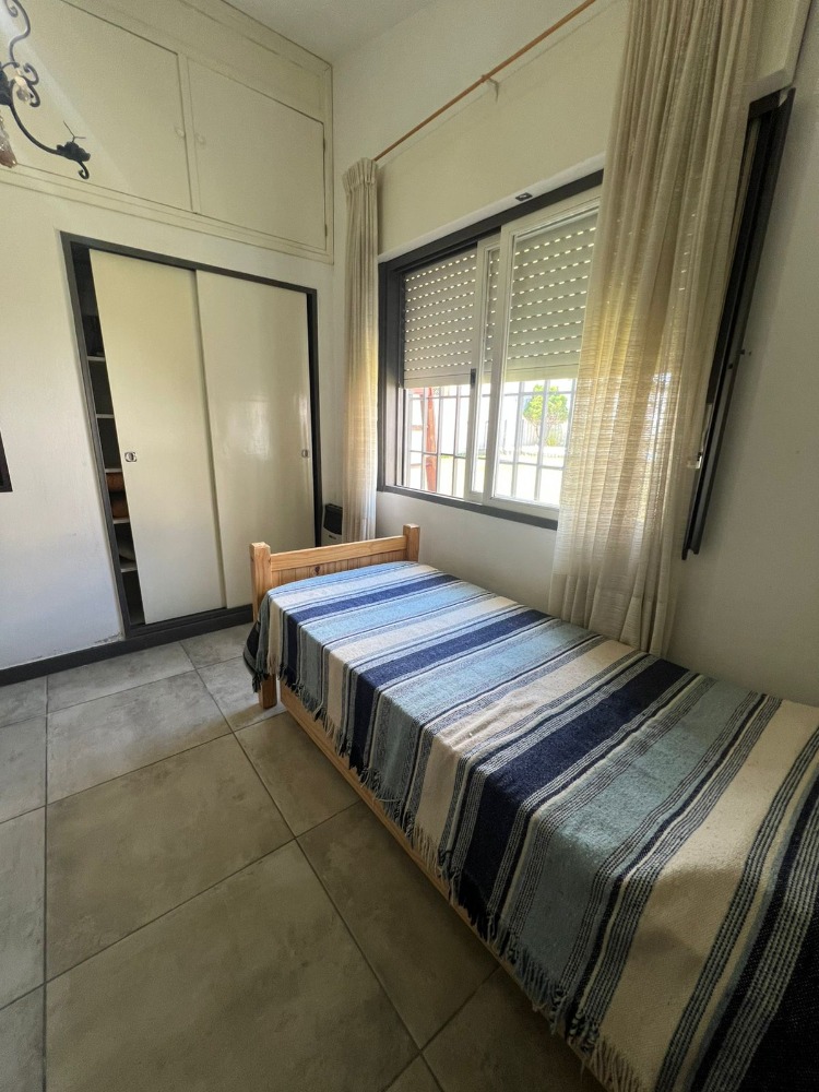 CASA CON PILETA EN COSTA AZUL