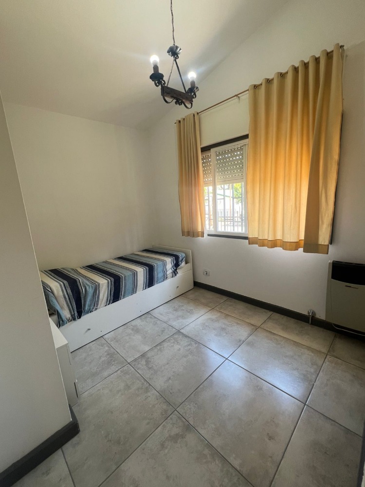CASA CON PILETA EN COSTA AZUL
