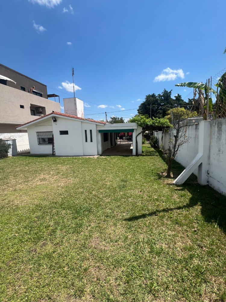 CASA CON PILETA EN COSTA AZUL