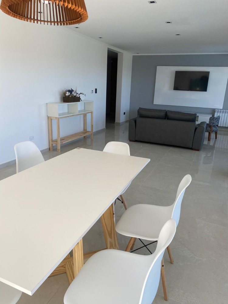 CASA CON PILETA Y VISTA