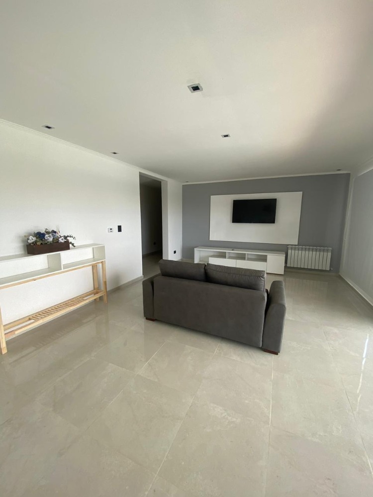 CASA CON PILETA Y VISTA