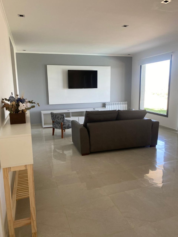 CASA CON PILETA Y VISTA