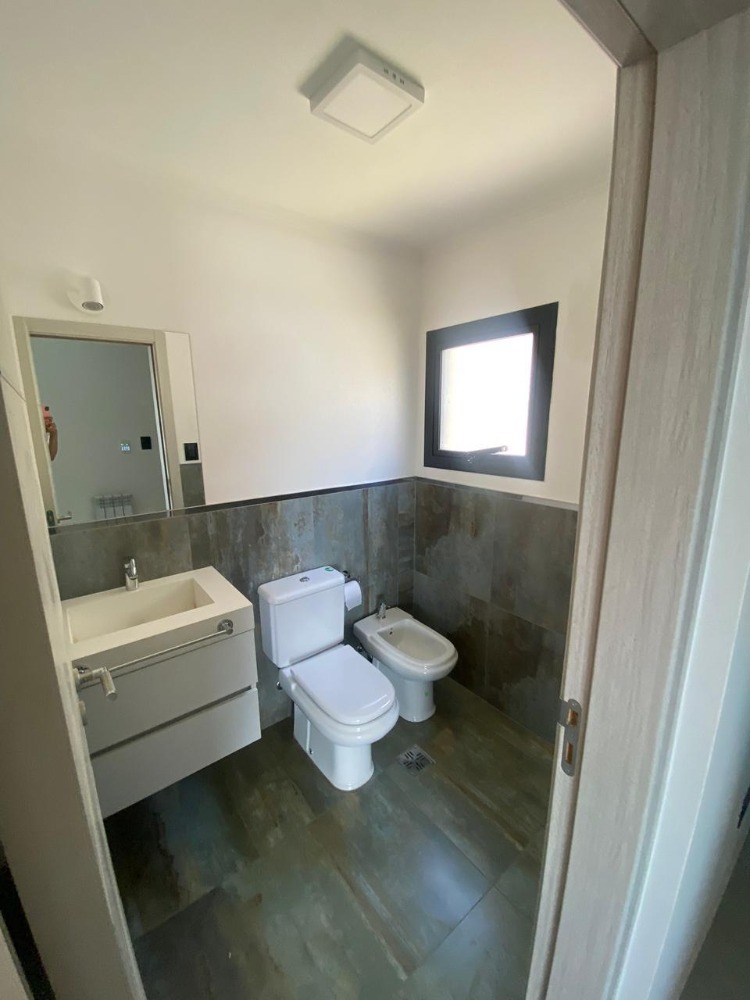 CASA CON PILETA Y VISTA