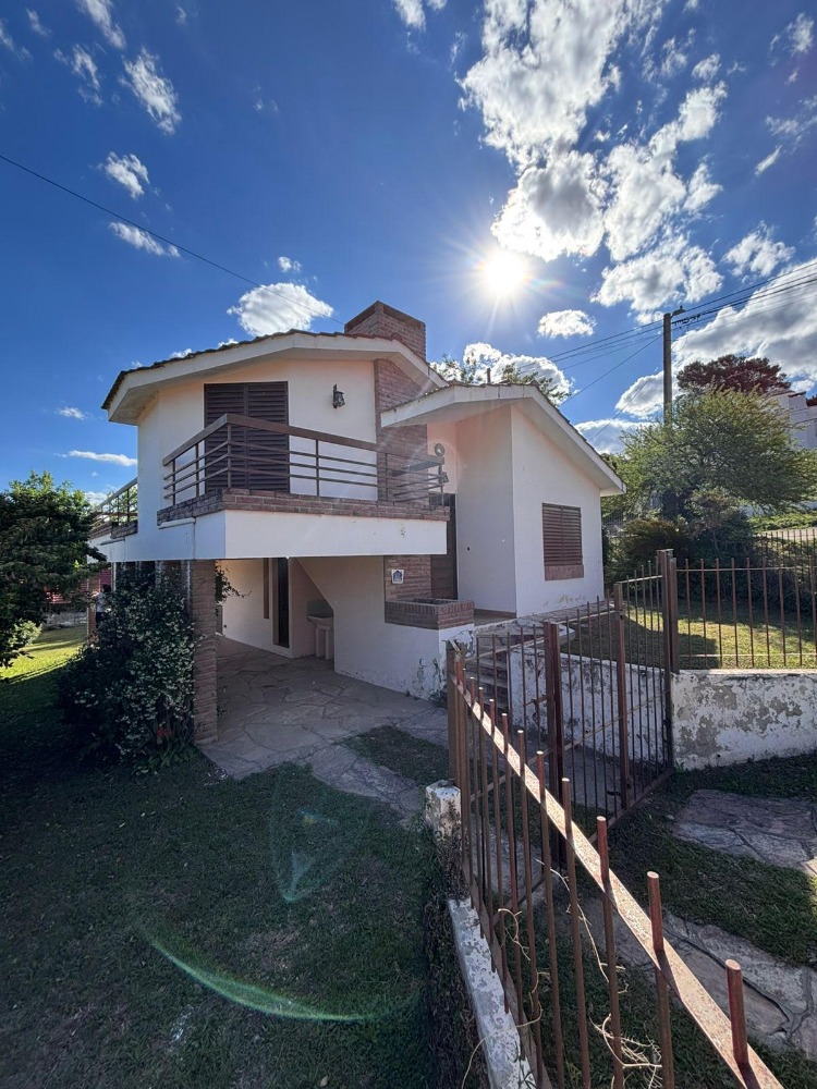 CASA A UNA CUADRA DEL RÍO !!