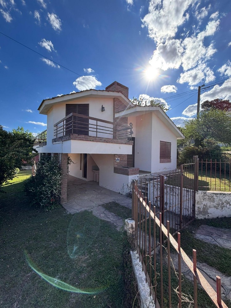 CASA A UNA CUADRA DEL RÍO !!