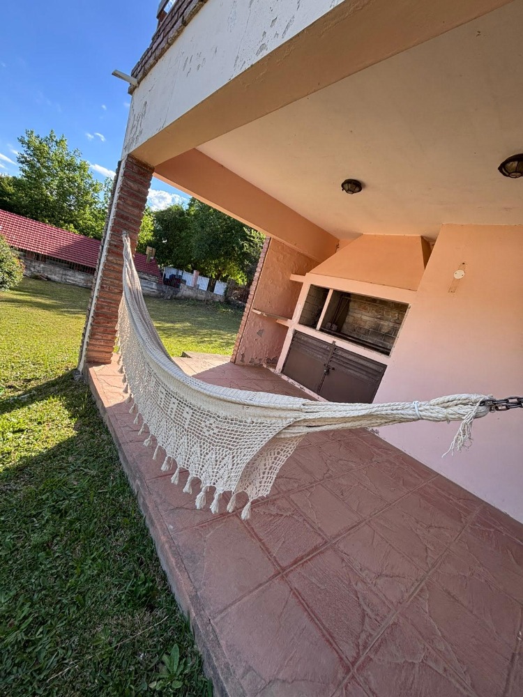 CASA A UNA CUADRA DEL RÍO !!
