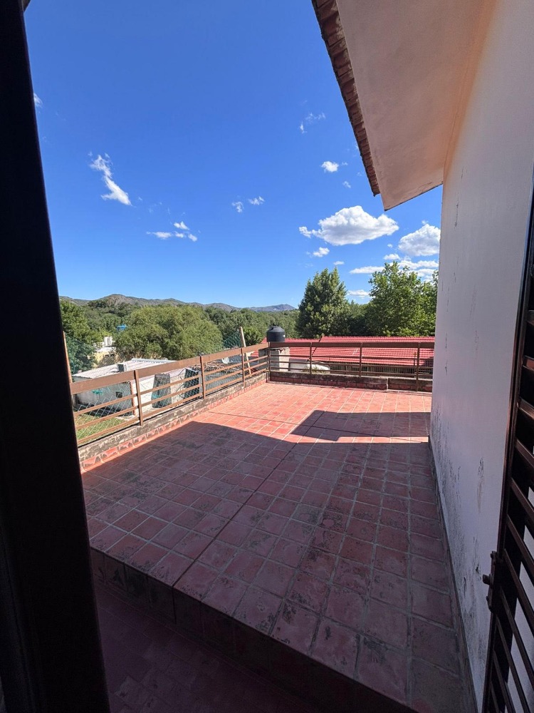 CASA A UNA CUADRA DEL RÍO !!