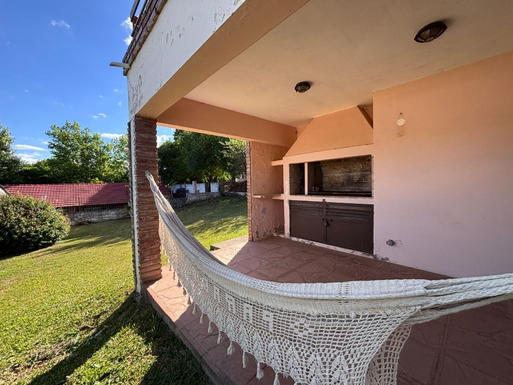 CASA A UNA CUADRA DEL RÍO !!