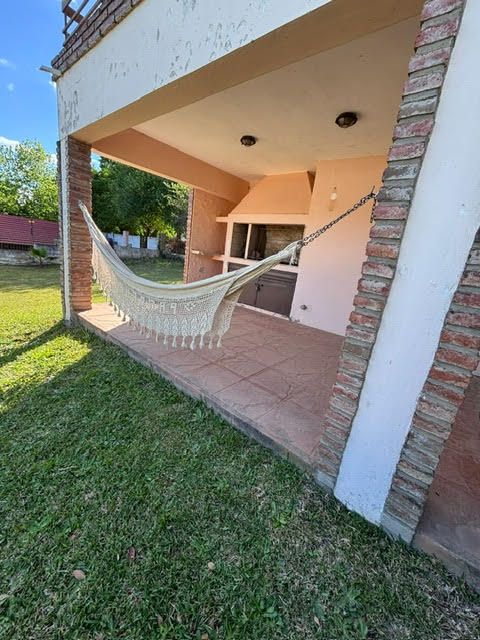 CASA A UNA CUADRA DEL RÍO !!