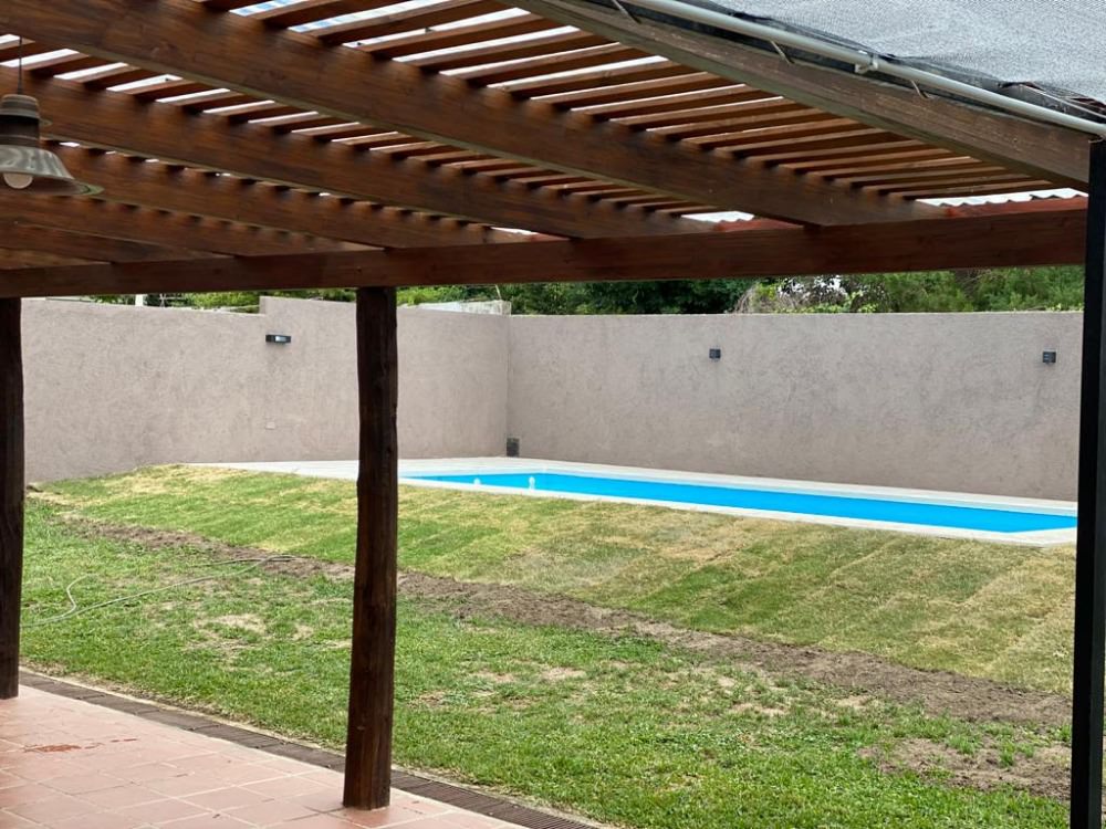 CASA CON PILETA 