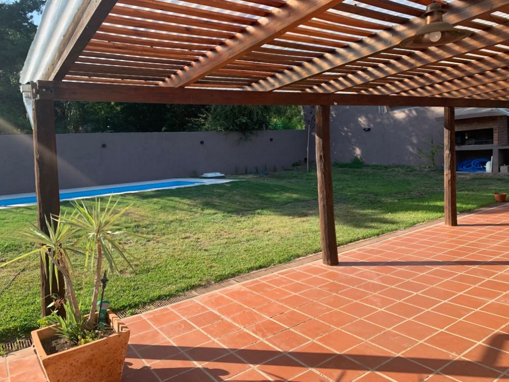 CASA CON PILETA 