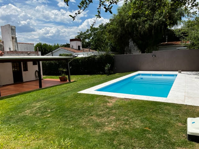 CASA CON PILETA 