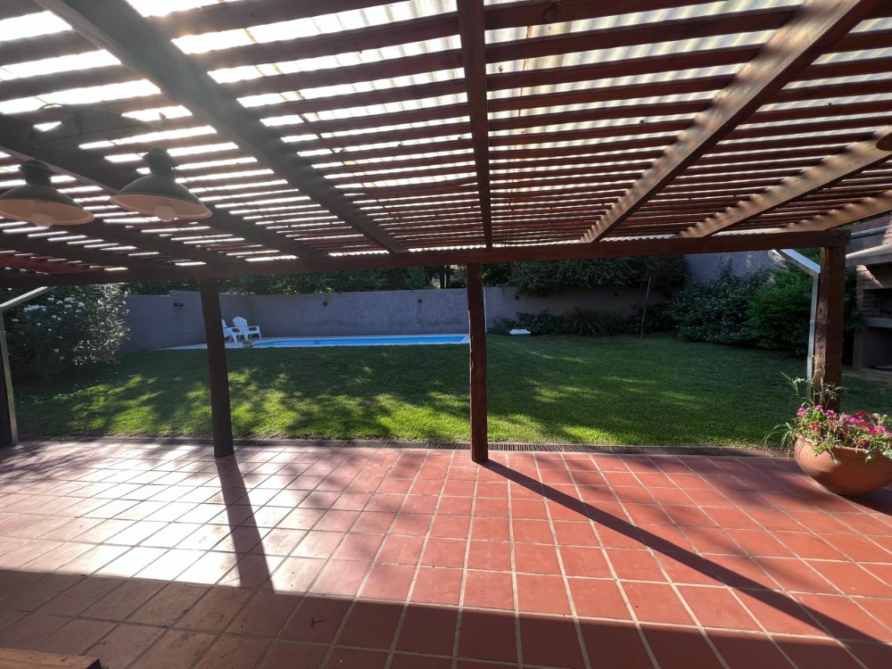 CASA CON PILETA 