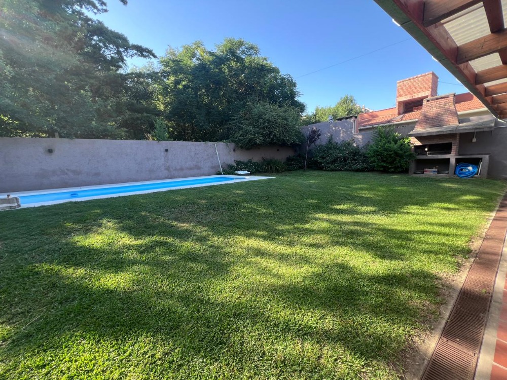 CASA CON PILETA 