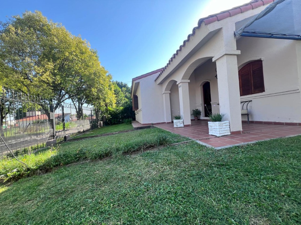 CASA CON PILETA 