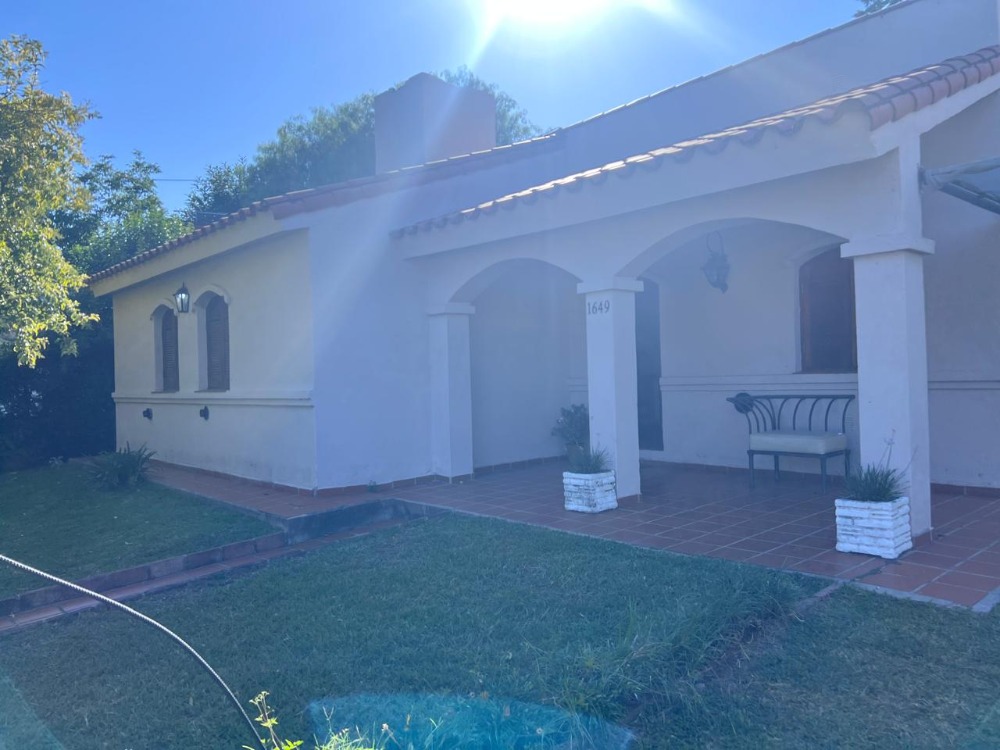 CASA CON PILETA 