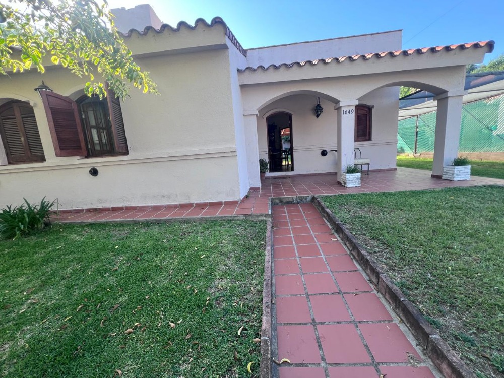 CASA CON PILETA 