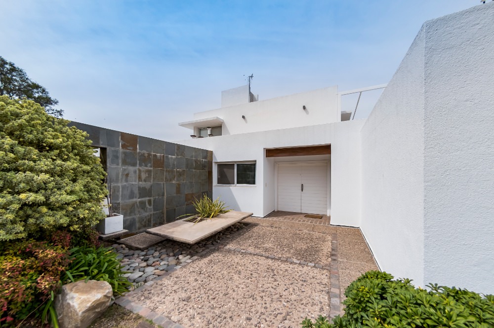 ESPECTACULAR CASA EN BARRIO PRIVADO CAUSANA