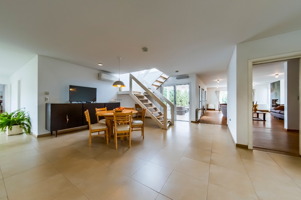 ESPECTACULAR CASA EN BARRIO PRIVADO CAUSANA