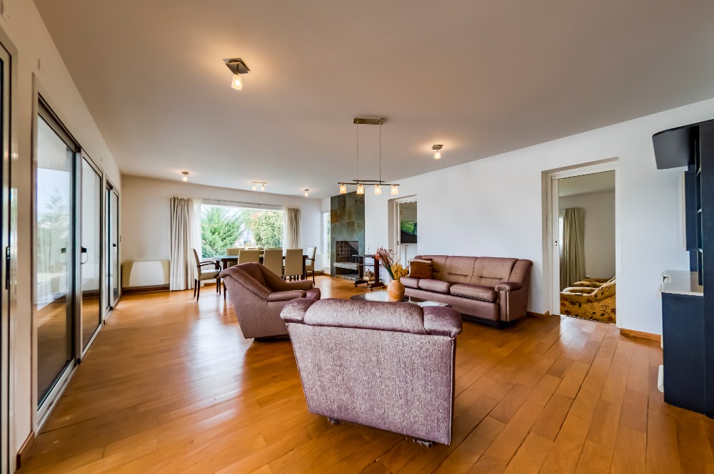 ESPECTACULAR CASA EN BARRIO PRIVADO CAUSANA