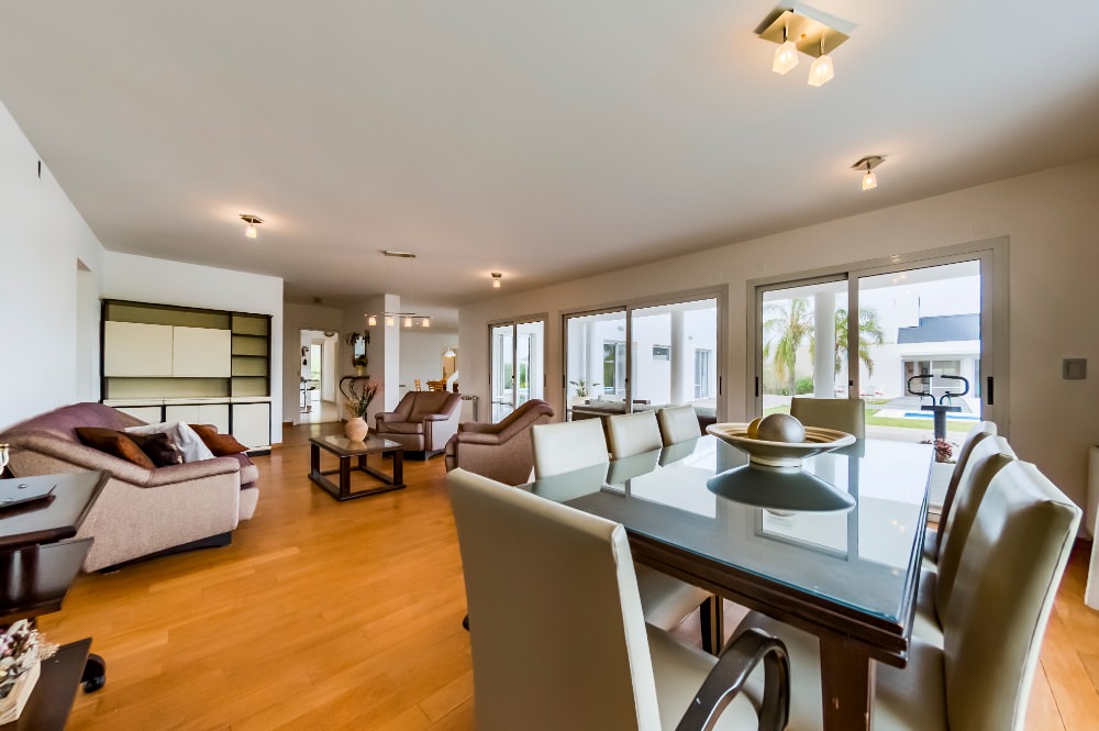 ESPECTACULAR CASA EN BARRIO PRIVADO CAUSANA