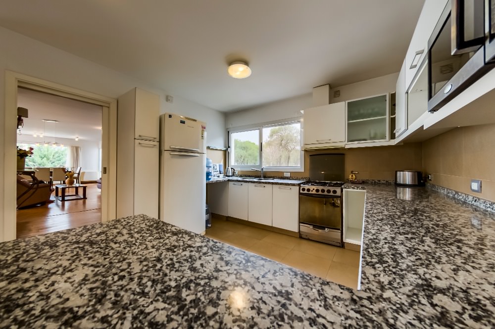ESPECTACULAR CASA EN BARRIO PRIVADO CAUSANA