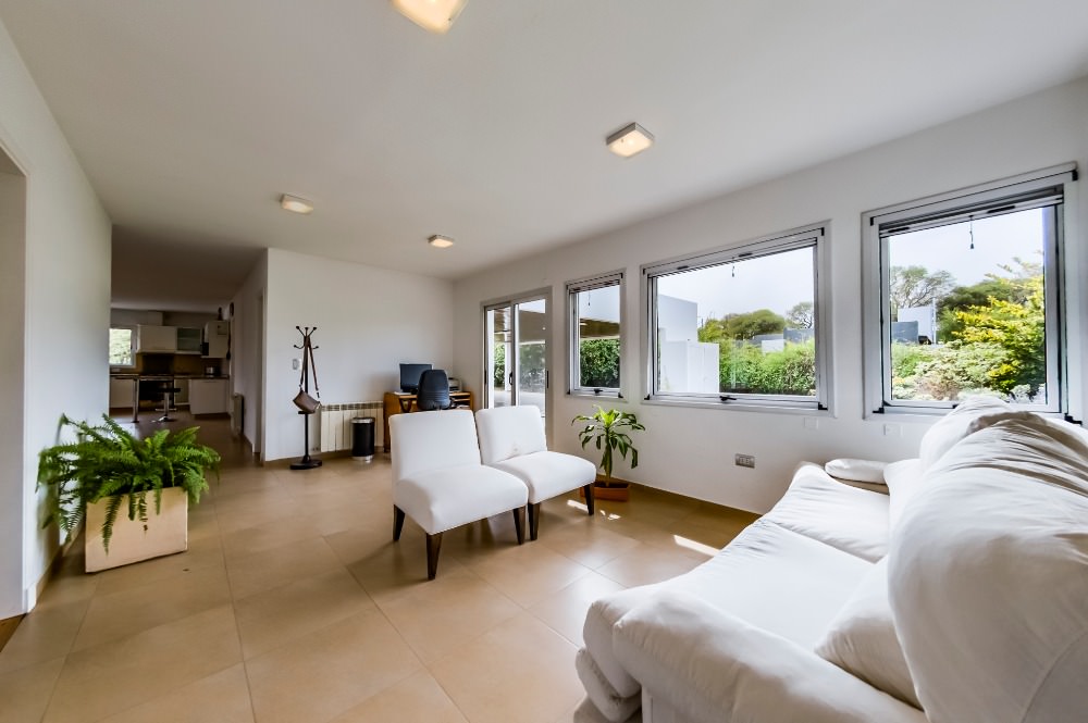ESPECTACULAR CASA EN BARRIO PRIVADO CAUSANA
