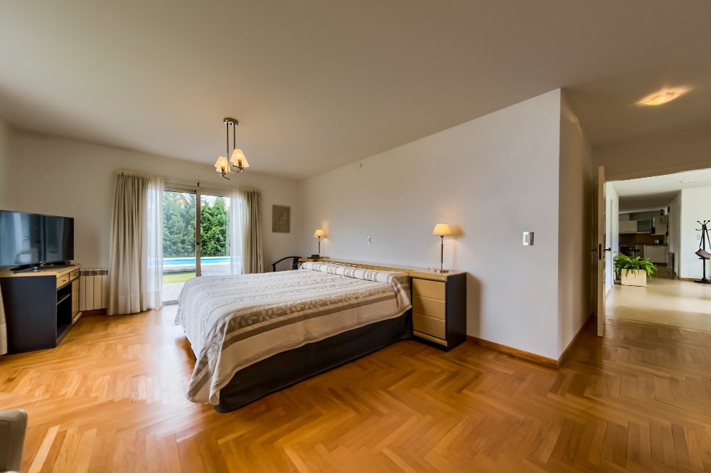ESPECTACULAR CASA EN BARRIO PRIVADO CAUSANA