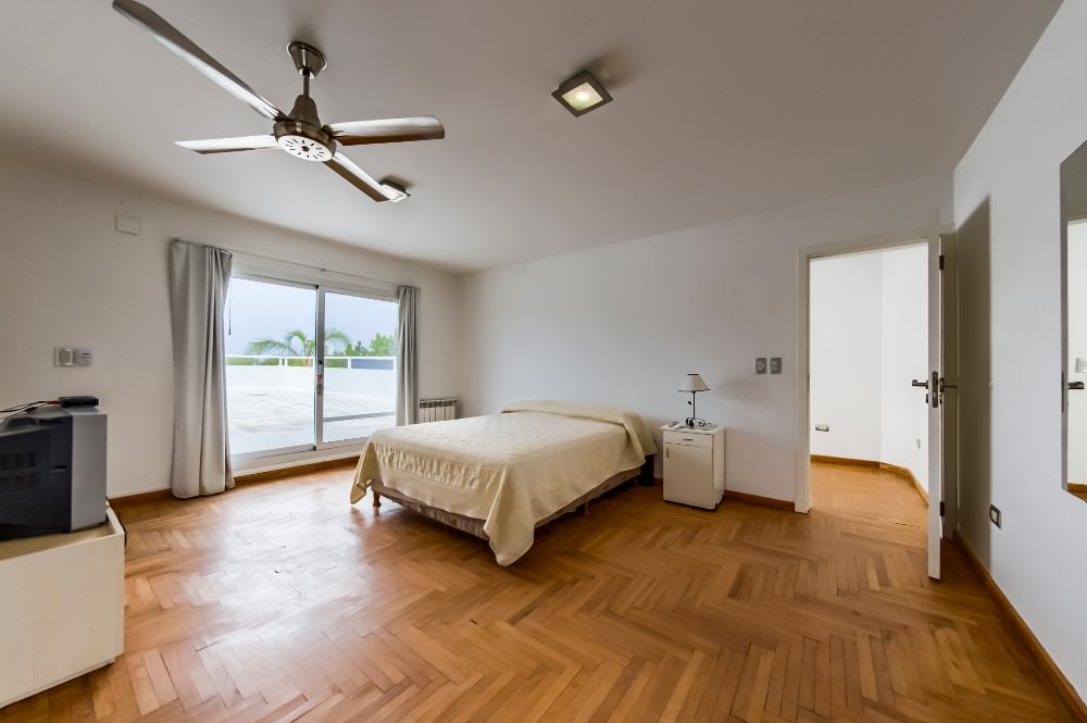 ESPECTACULAR CASA EN BARRIO PRIVADO CAUSANA