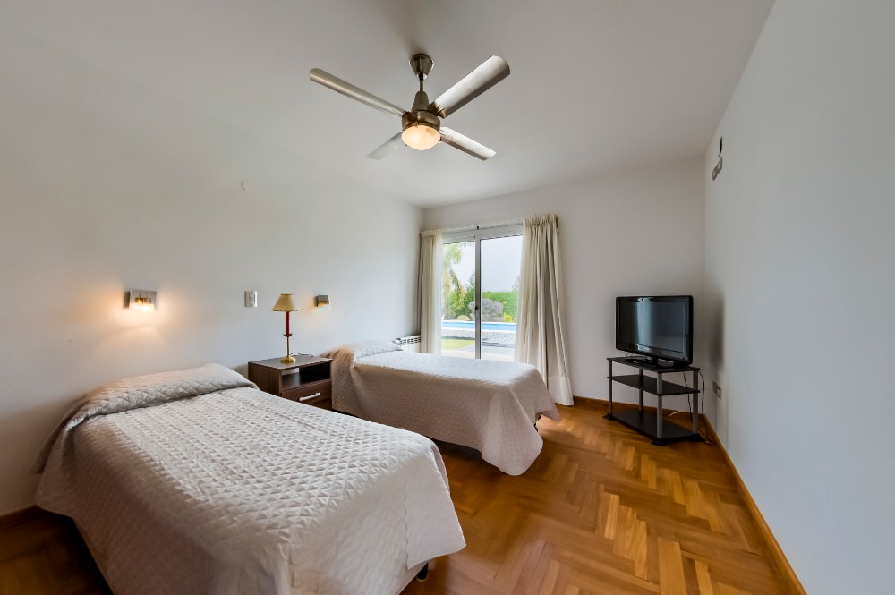 ESPECTACULAR CASA EN BARRIO PRIVADO CAUSANA