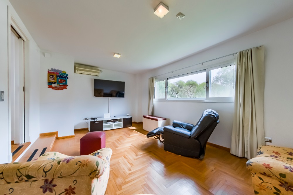 ESPECTACULAR CASA EN BARRIO PRIVADO CAUSANA