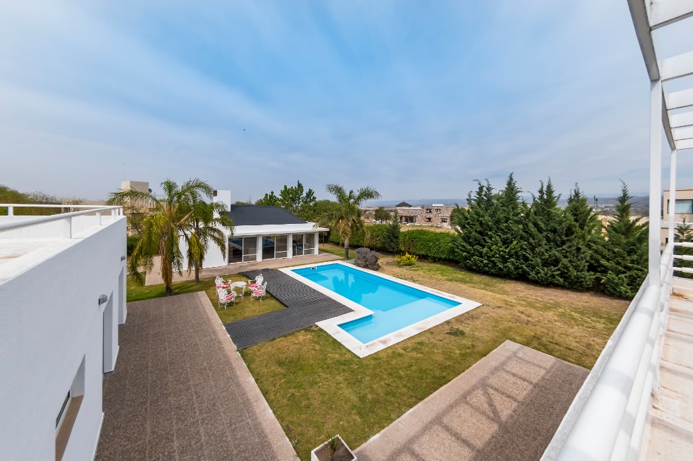 ESPECTACULAR CASA EN BARRIO PRIVADO CAUSANA