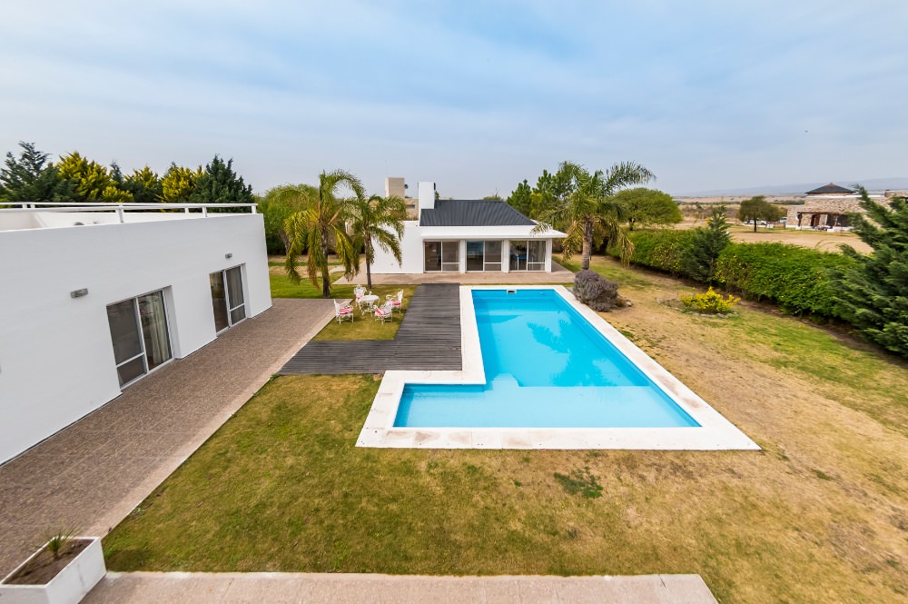 ESPECTACULAR CASA EN BARRIO PRIVADO CAUSANA