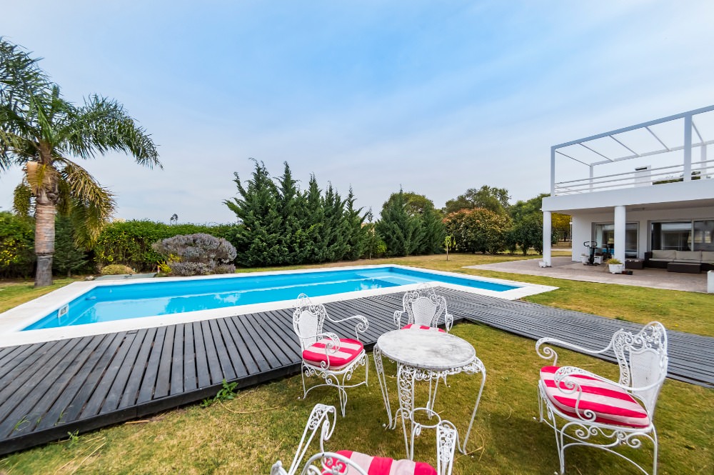 ESPECTACULAR CASA EN BARRIO PRIVADO CAUSANA