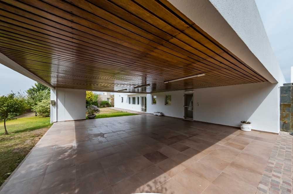 ESPECTACULAR CASA EN BARRIO PRIVADO CAUSANA