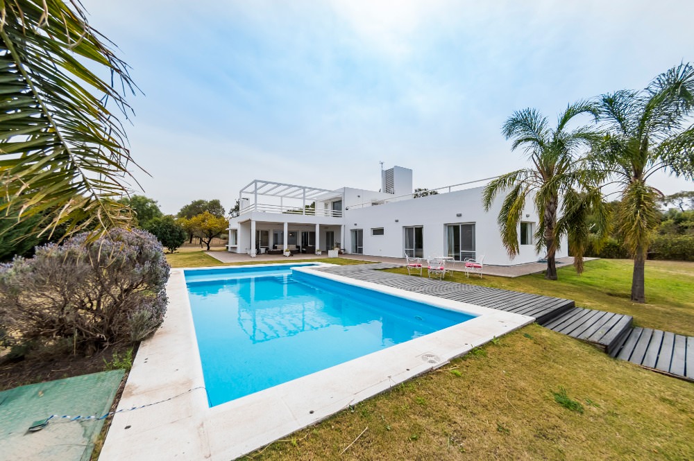 ESPECTACULAR CASA EN BARRIO PRIVADO CAUSANA
