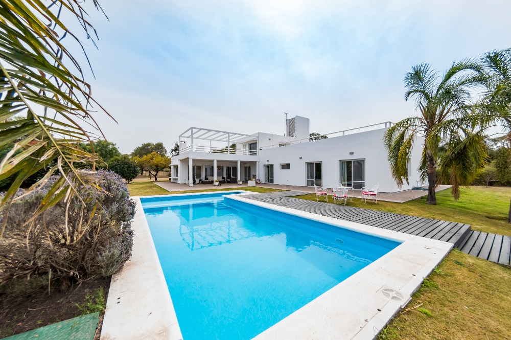 ESPECTACULAR CASA EN BARRIO PRIVADO CAUSANA