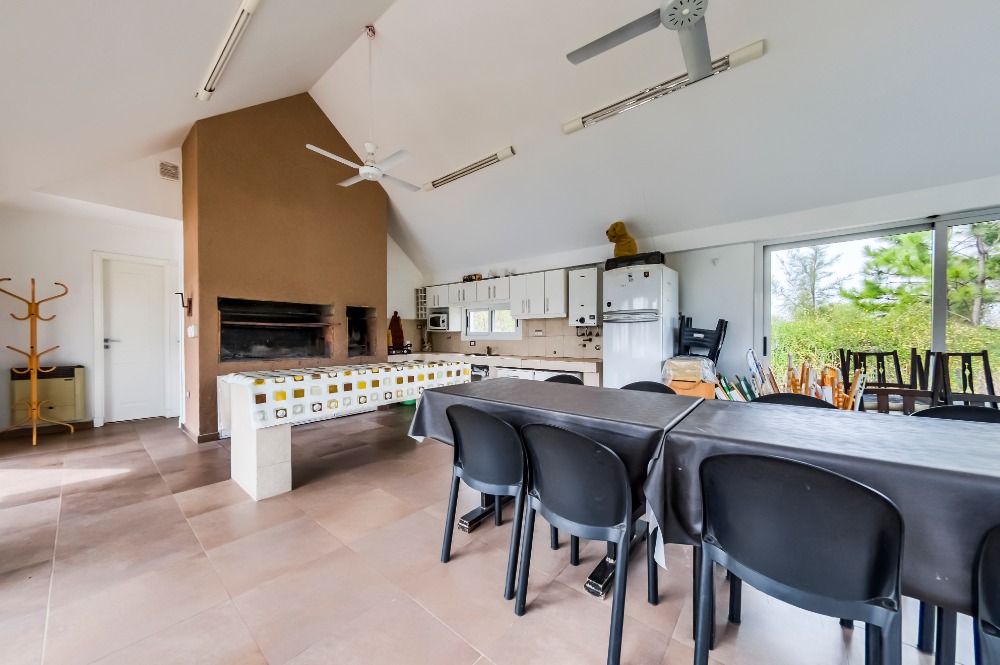 ESPECTACULAR CASA EN BARRIO PRIVADO CAUSANA