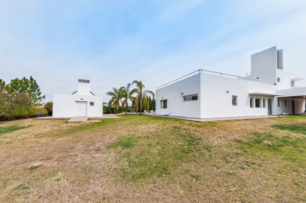 ESPECTACULAR CASA EN BARRIO PRIVADO CAUSANA