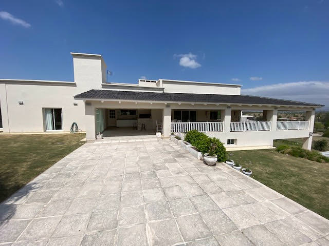 EXCELENTE PROPIEDAD EN BARRIO PRIVADO CAUSANA !!