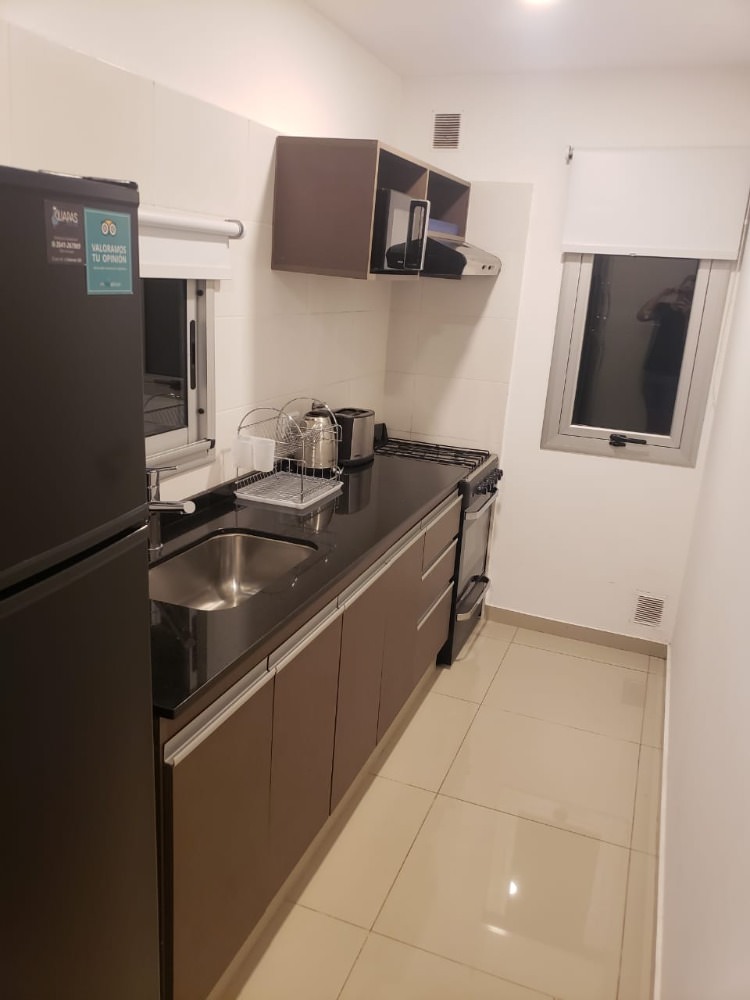 DEPARTAMENTO DE CATEGORÍA SOBRE COSTANERA FRENTE AL LAGO 