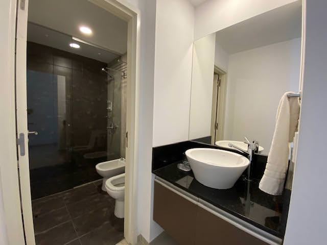 DEPARTAMENTO DE CATEGORÍA SOBRE COSTANERA FRENTE AL LAGO 